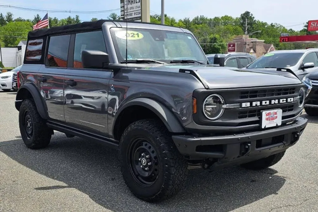 2021 Ford Bronco Black Diamond photo 1