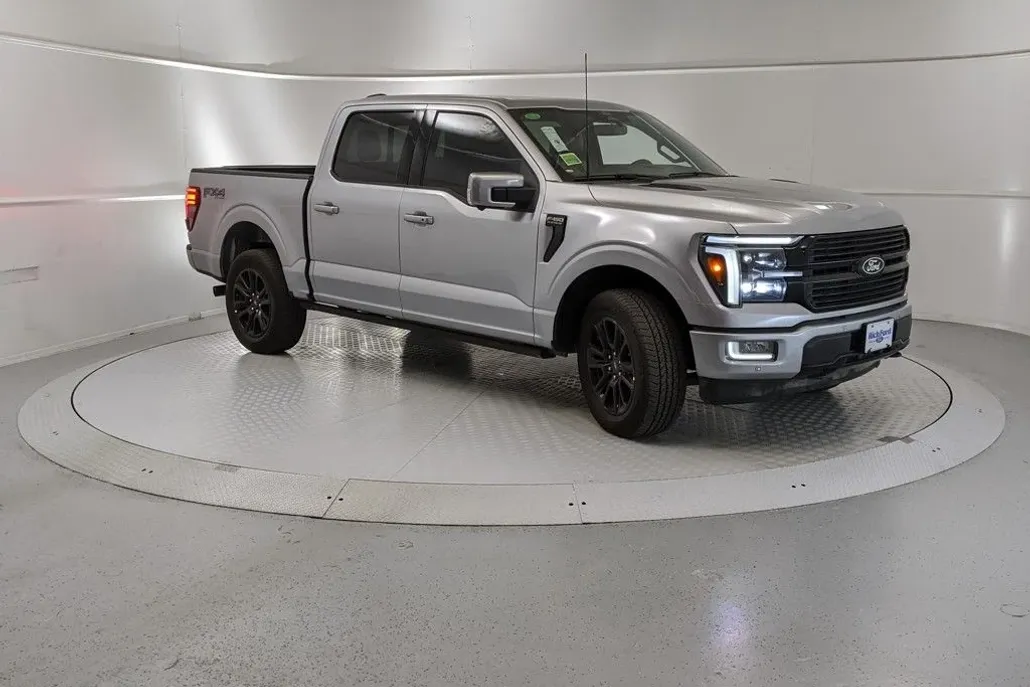 2024 Ford F-150 Platinum photo 1