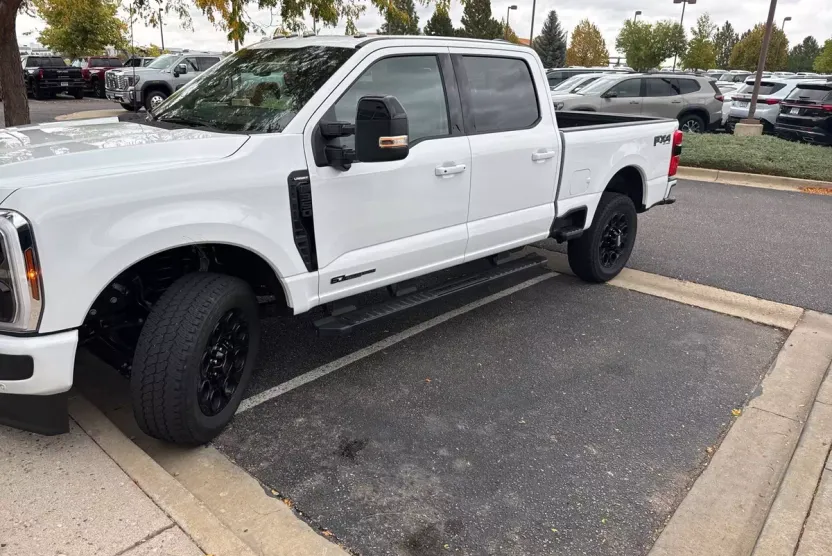 2025 Ford F-350 Lariat photo 1