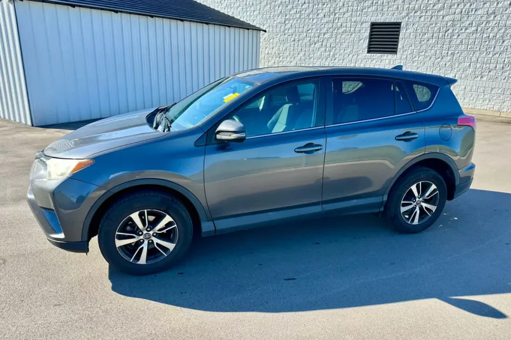 2018 Toyota RAV4 XLE photo 1