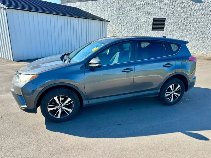2018 Toyota RAV4 XLE photo 1