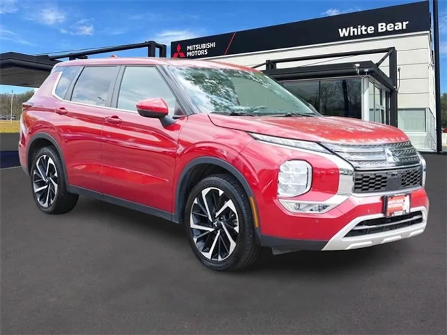 2022 Mitsubishi Outlander SE photo 1