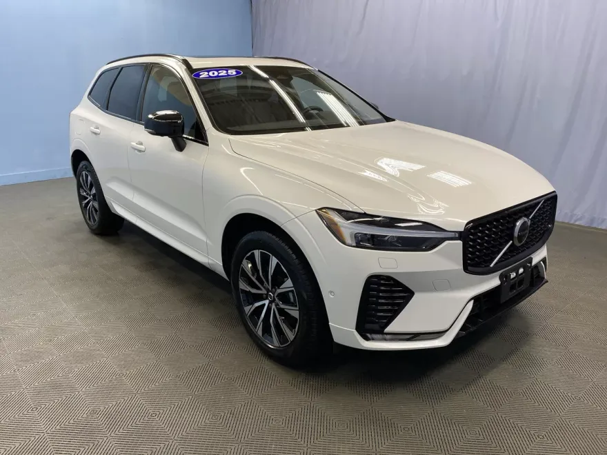 2025 Volvo XC60 Plus photo 1