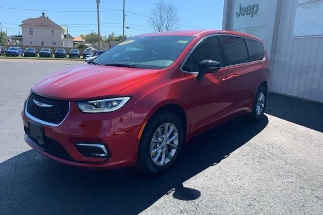 2026 Chrysler Pacifica photo 1