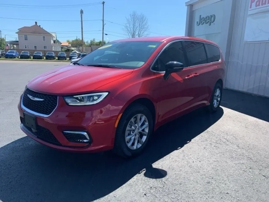 2026 Chrysler Pacifica photo 1