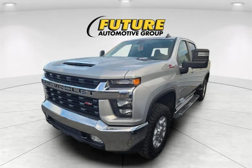 2022 Chevrolet Silverado LT photo 1