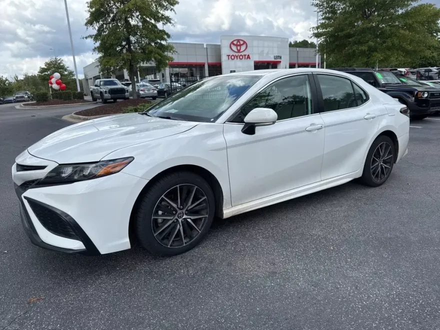 2024 Toyota Camry SE photo 1