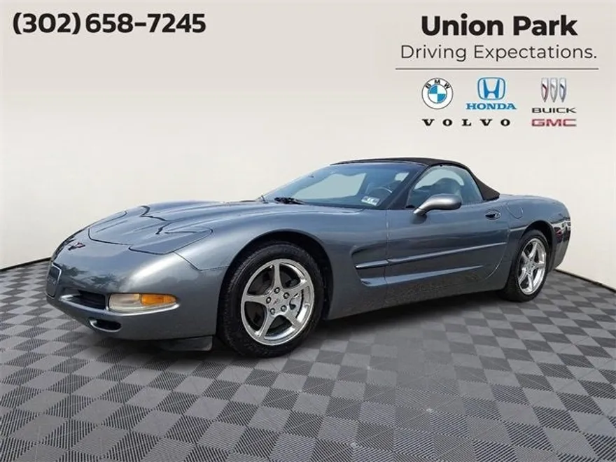 2004 Chevrolet Corvette Base photo 1