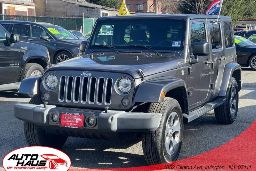 2017 Jeep Wrangler Unlimited Sahara photo 1