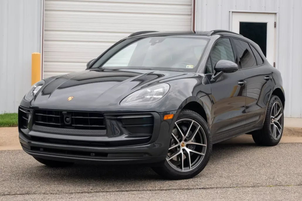 2025 Porsche Macan photo 1