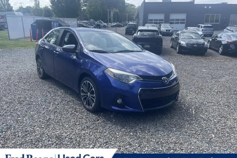 2015 Toyota Corolla L photo 1