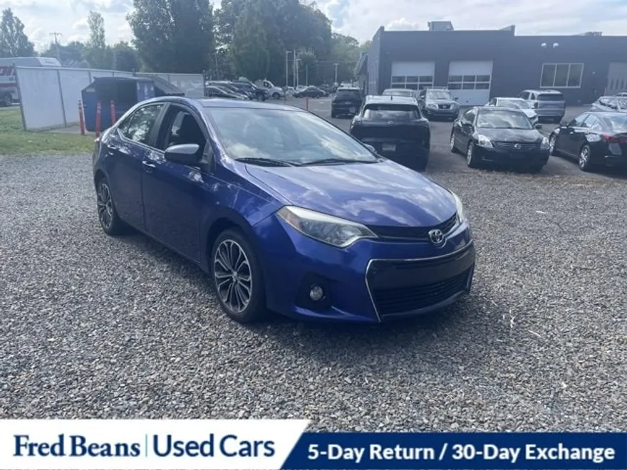 2015 Toyota Corolla L photo 1