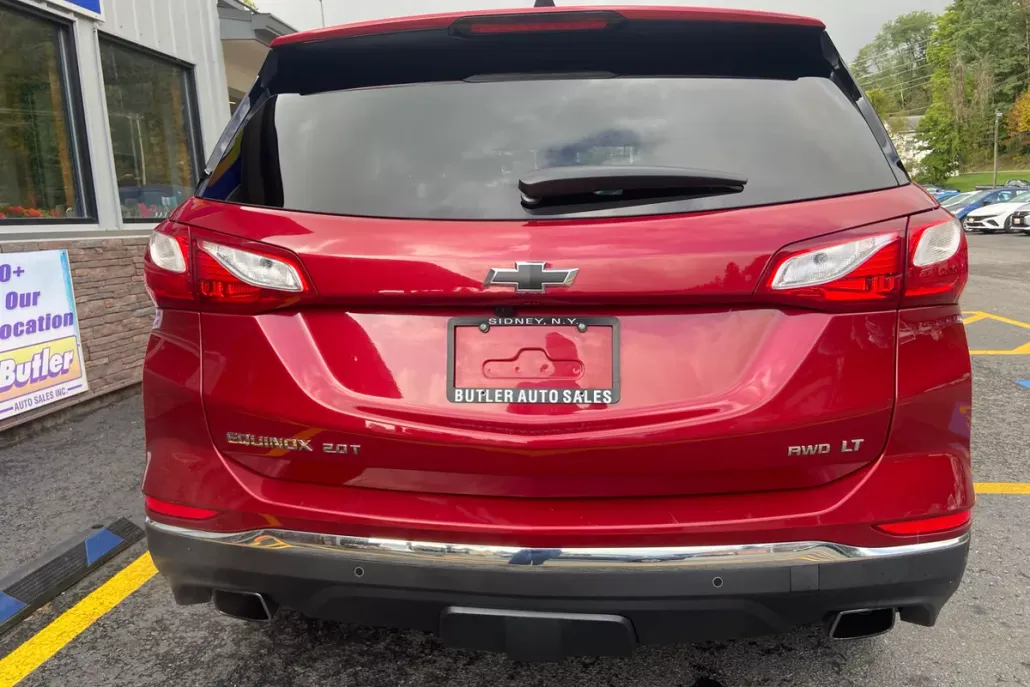 2020 Chevrolet Equinox LT photo 1