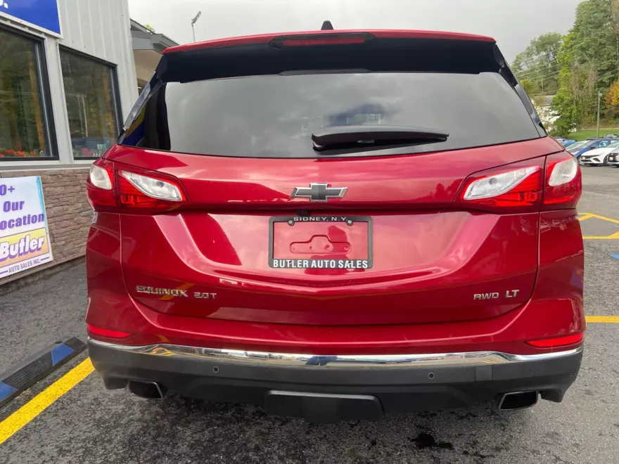 2020 Chevrolet Equinox LT photo 1