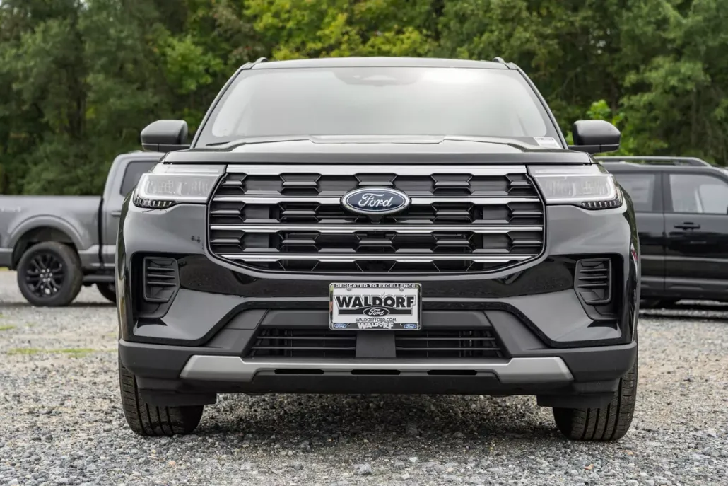 2025 Ford Explorer photo 1