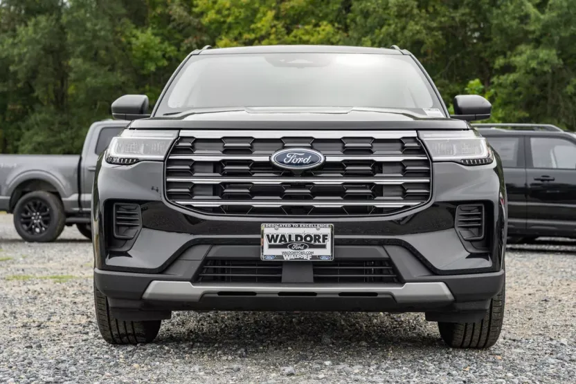 2025 Ford Explorer photo 1