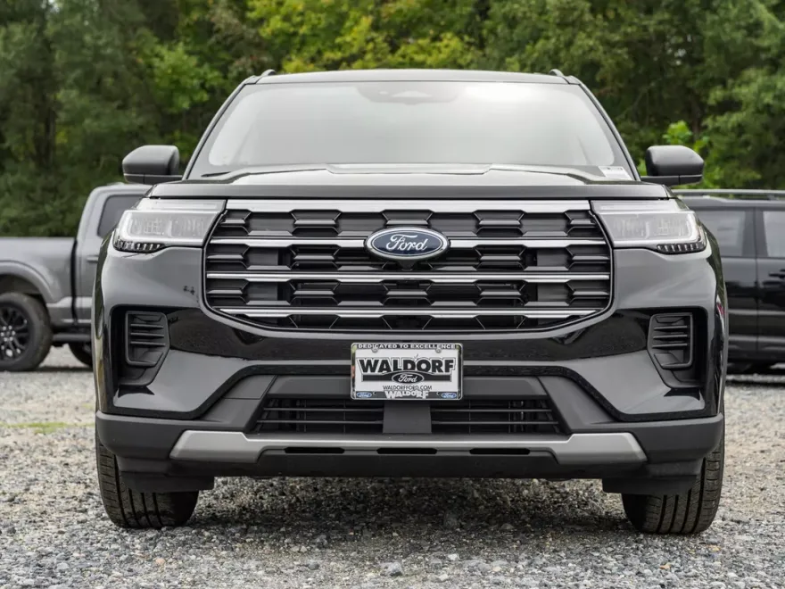 2025 Ford Explorer photo 1