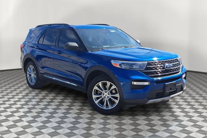 2020 Ford Explorer XLT photo 1