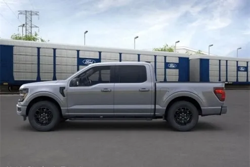 2025 Ford F-150 XLT photo 3