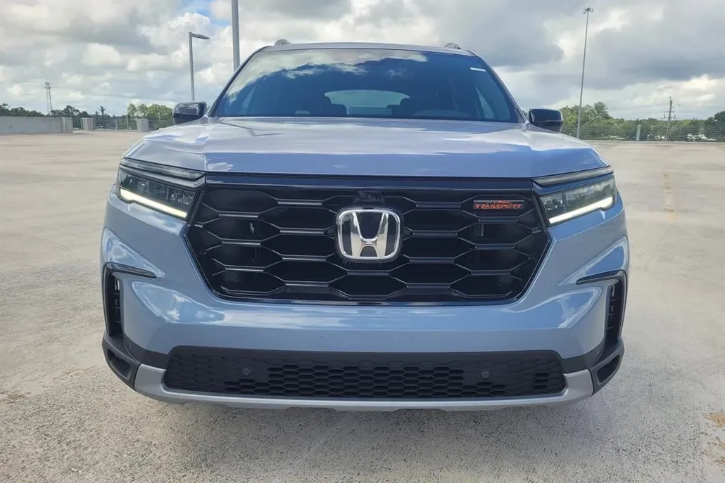 2025 Honda Pilot TrailSport photo 1