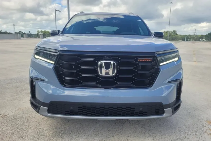 2025 Honda Pilot TrailSport photo 1