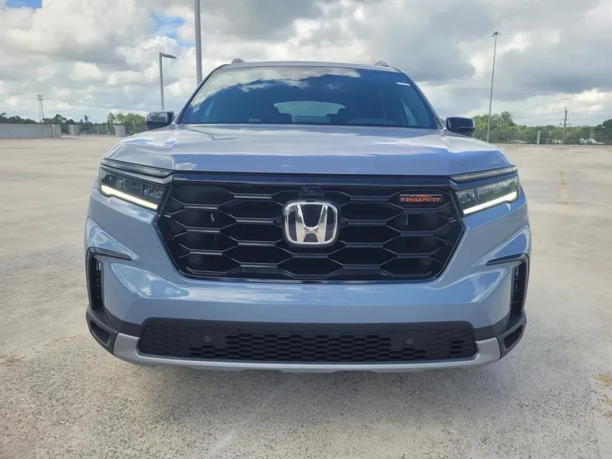 2025 Honda Pilot TrailSport photo 1