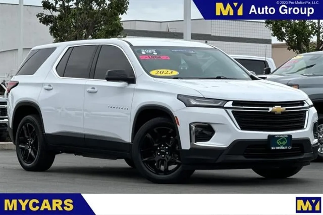 2023 Chevrolet Traverse LS photo 1