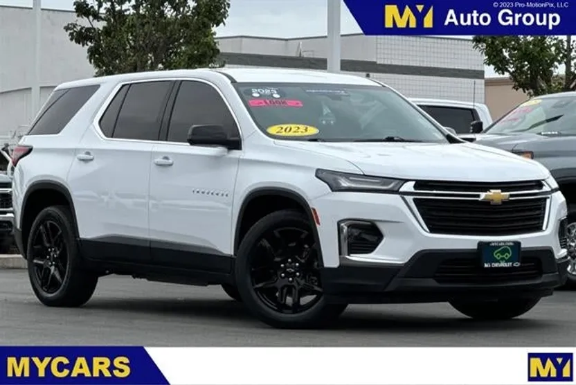 2023 Chevrolet Traverse LS photo 1