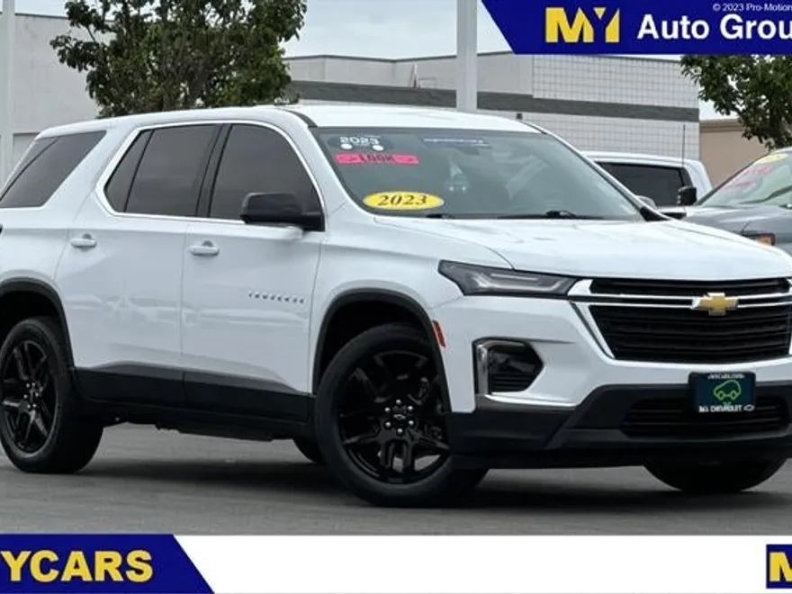 2023 Chevrolet Traverse LS photo 1