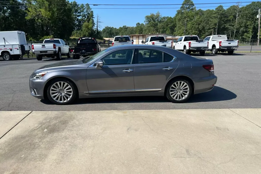 2015 Lexus LS 460 photo 1