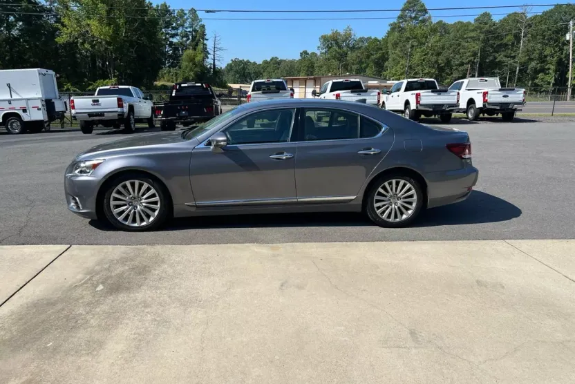 2015 Lexus LS 460 photo 1