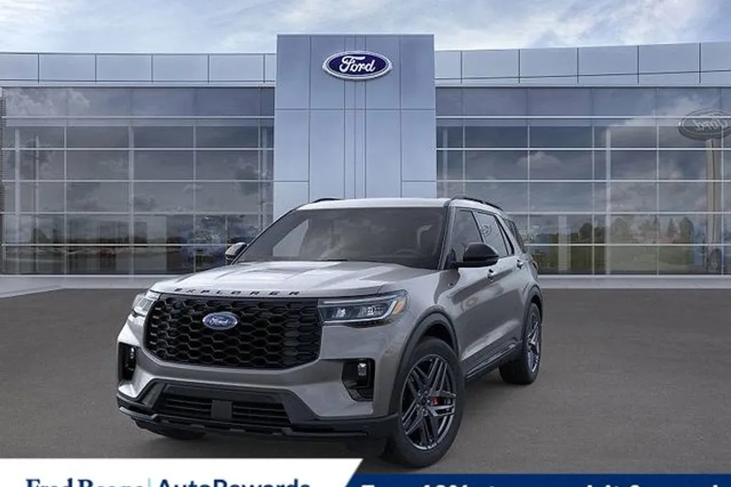 2025 Ford Explorer ST-Line photo 1