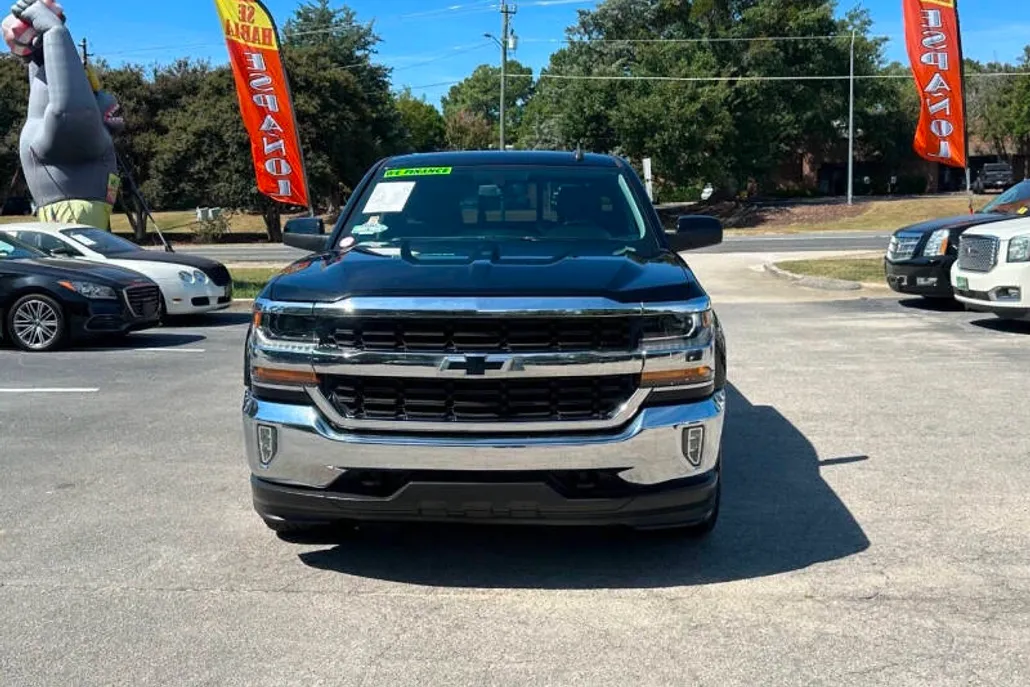 2017 Chevrolet Silverado 1500 LT photo 1