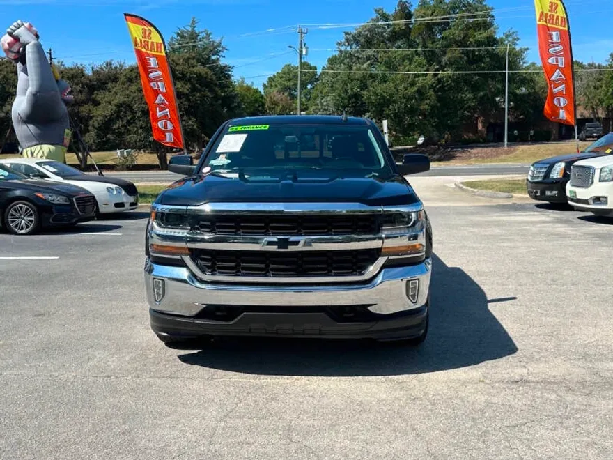 2017 Chevrolet Silverado 1500 LT photo 1