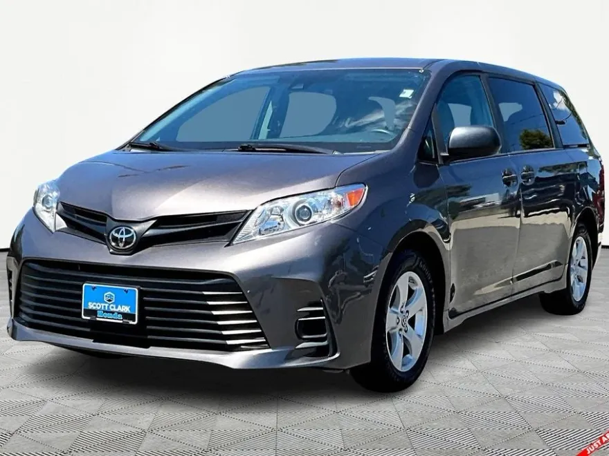 2020 Toyota Sienna L photo 1