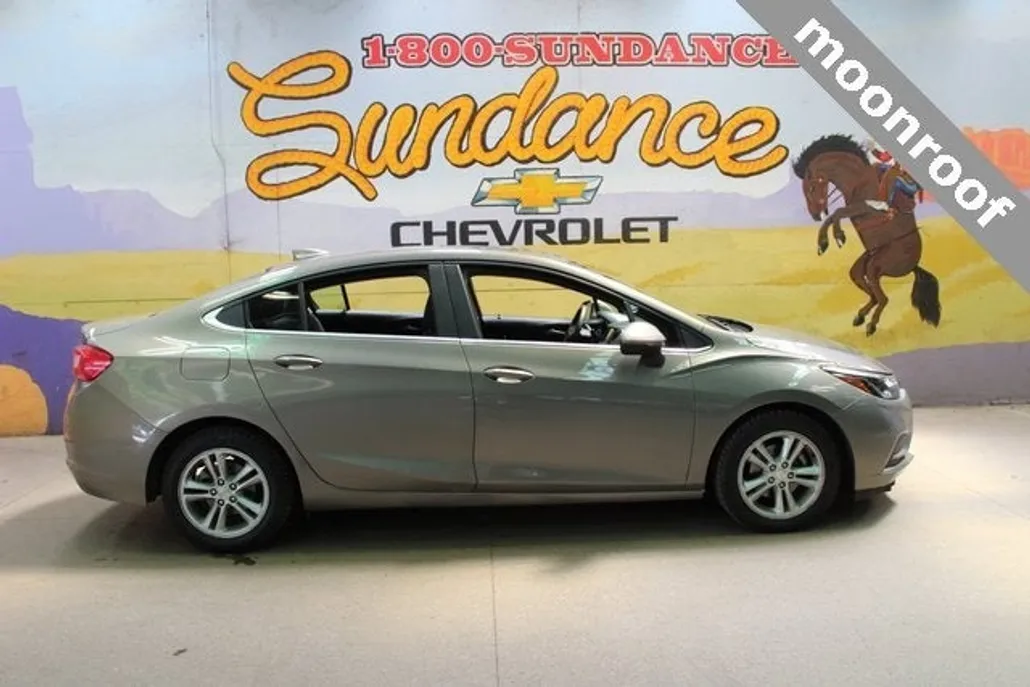 2018 Chevrolet Cruze LT photo 1