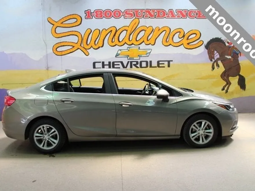 2018 Chevrolet Cruze LT photo 1