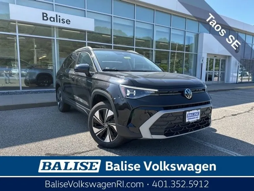 2025 Volkswagen Taos SE photo 1