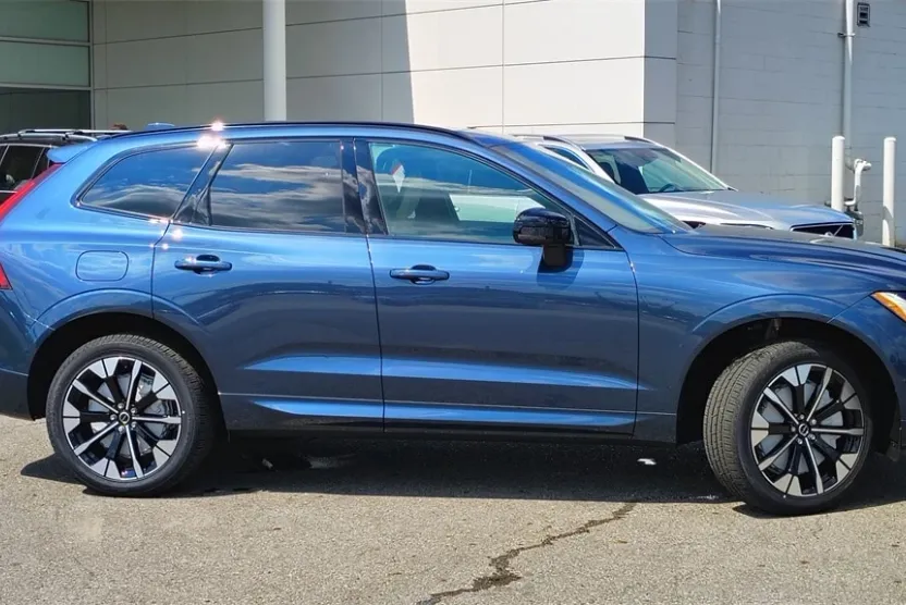2026 Volvo XC60 Hybrid T8 Plus photo 1