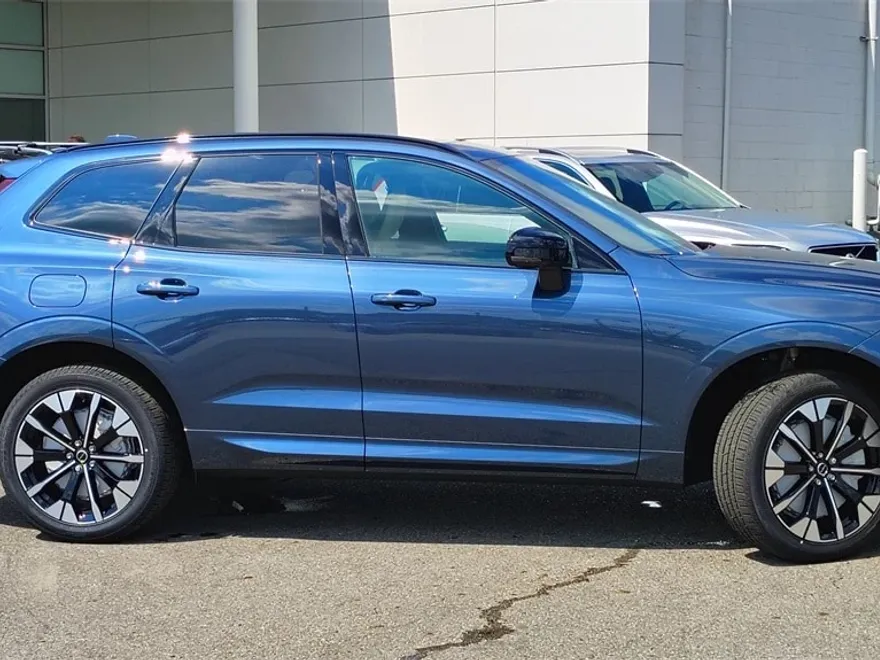 2026 Volvo XC60 Hybrid T8 Plus photo 1