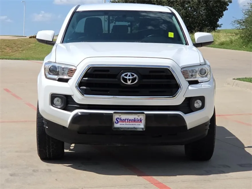 2016 Toyota Tacoma SR5 photo 1