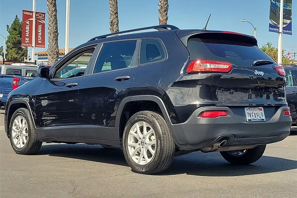 2015 Jeep Cherokee Sport photo 1