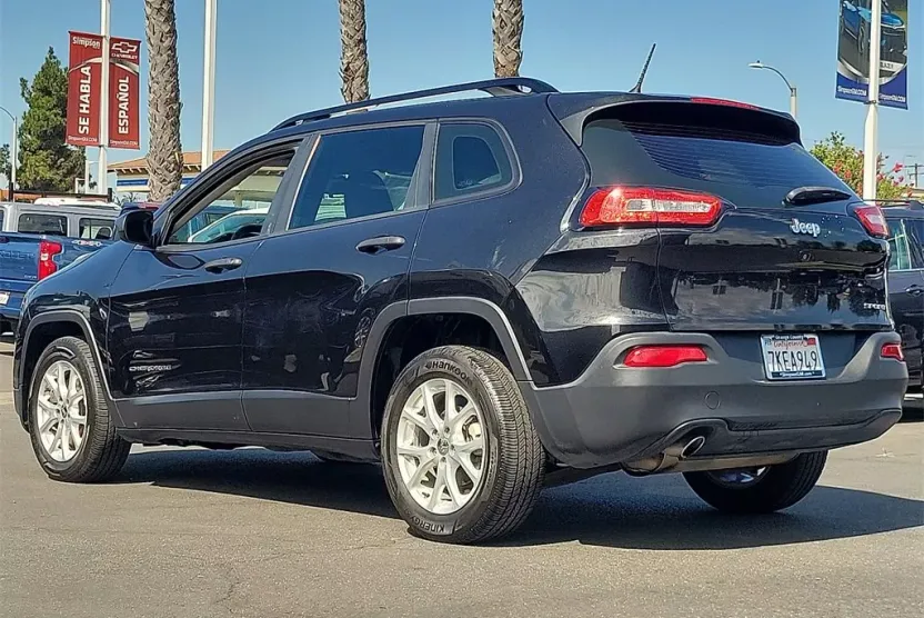 2015 Jeep Cherokee Sport photo 1