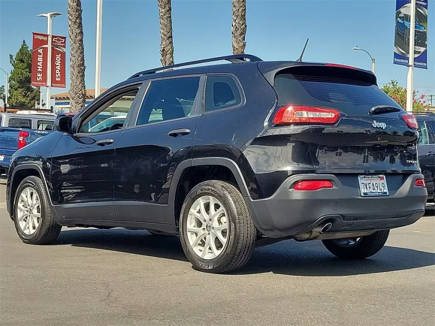 2015 Jeep Cherokee Sport photo 1