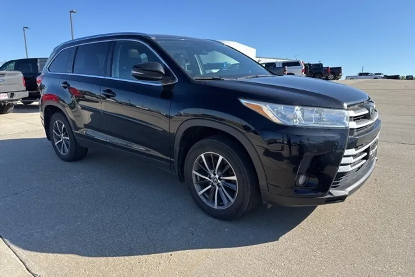 2019 Toyota Highlander SE XLE photo 1