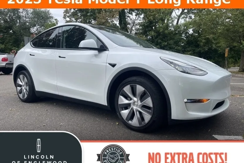 2023 Tesla Model Y Long Range photo 1