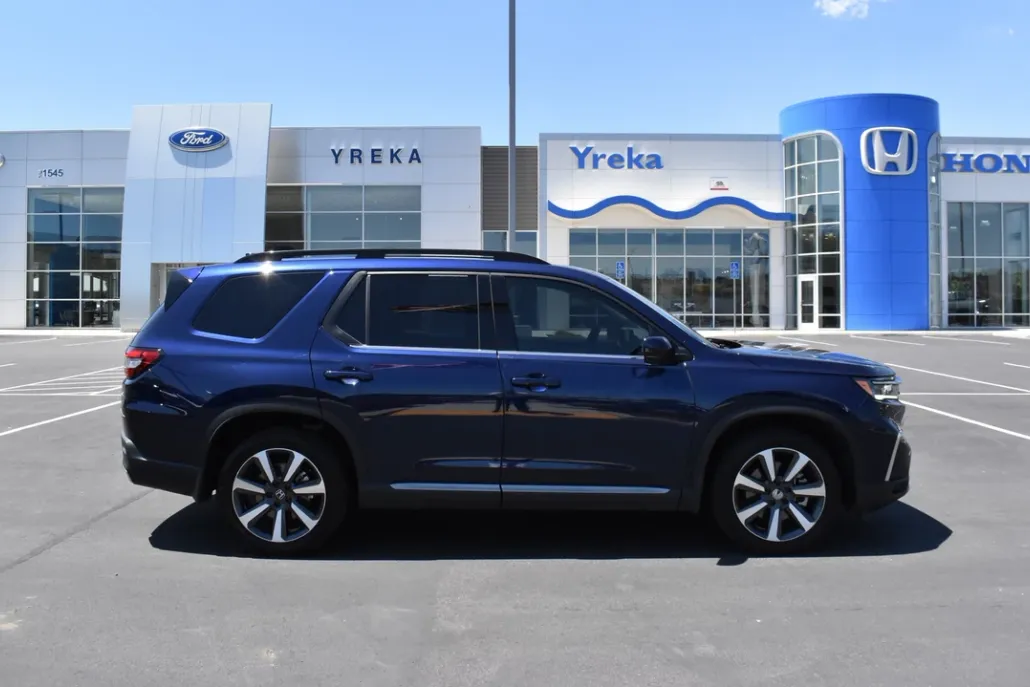 2023 Honda Pilot Touring photo 1