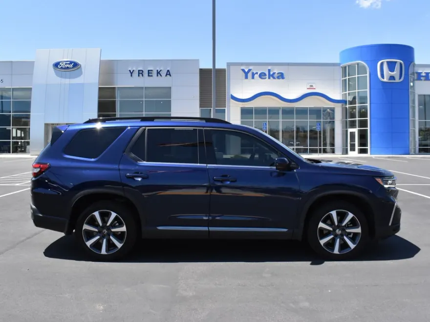 2023 Honda Pilot Touring photo 1