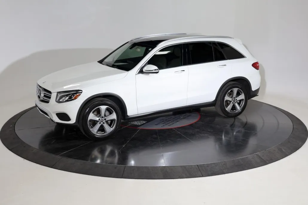 2017 Mercedes Benz GLC 300 photo 1