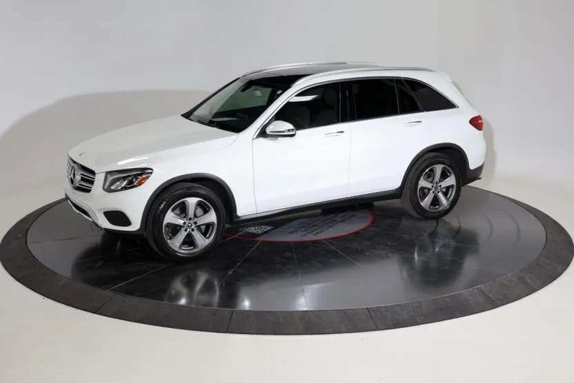 2017 Mercedes Benz GLC 300 photo 1